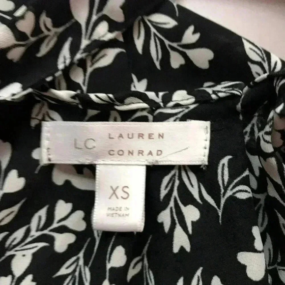 LC LAUREN CONRAD Black/White Floral Flutter Sleeve Top Size XS - Picture 5 of 5